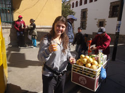Potosi - Jugo de naranja en la calle