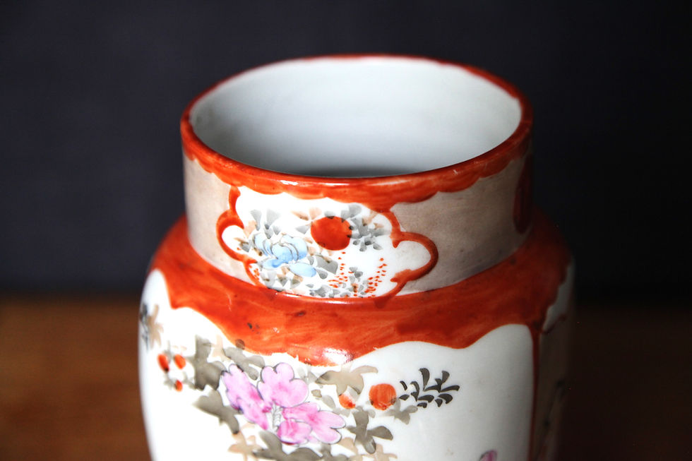 Thumbnail: Antique vase Kutani