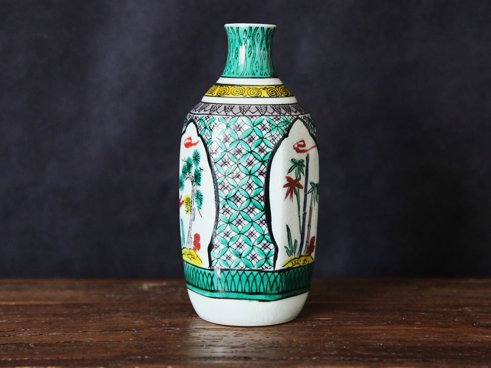 Thumbnail: Kutani Sake bottle