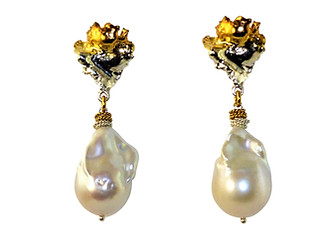 Voodoo lily pearl earrings.