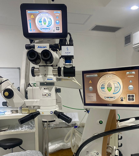 MICROSCOPIO LUXOR REVALIA (ALCON).jpeg