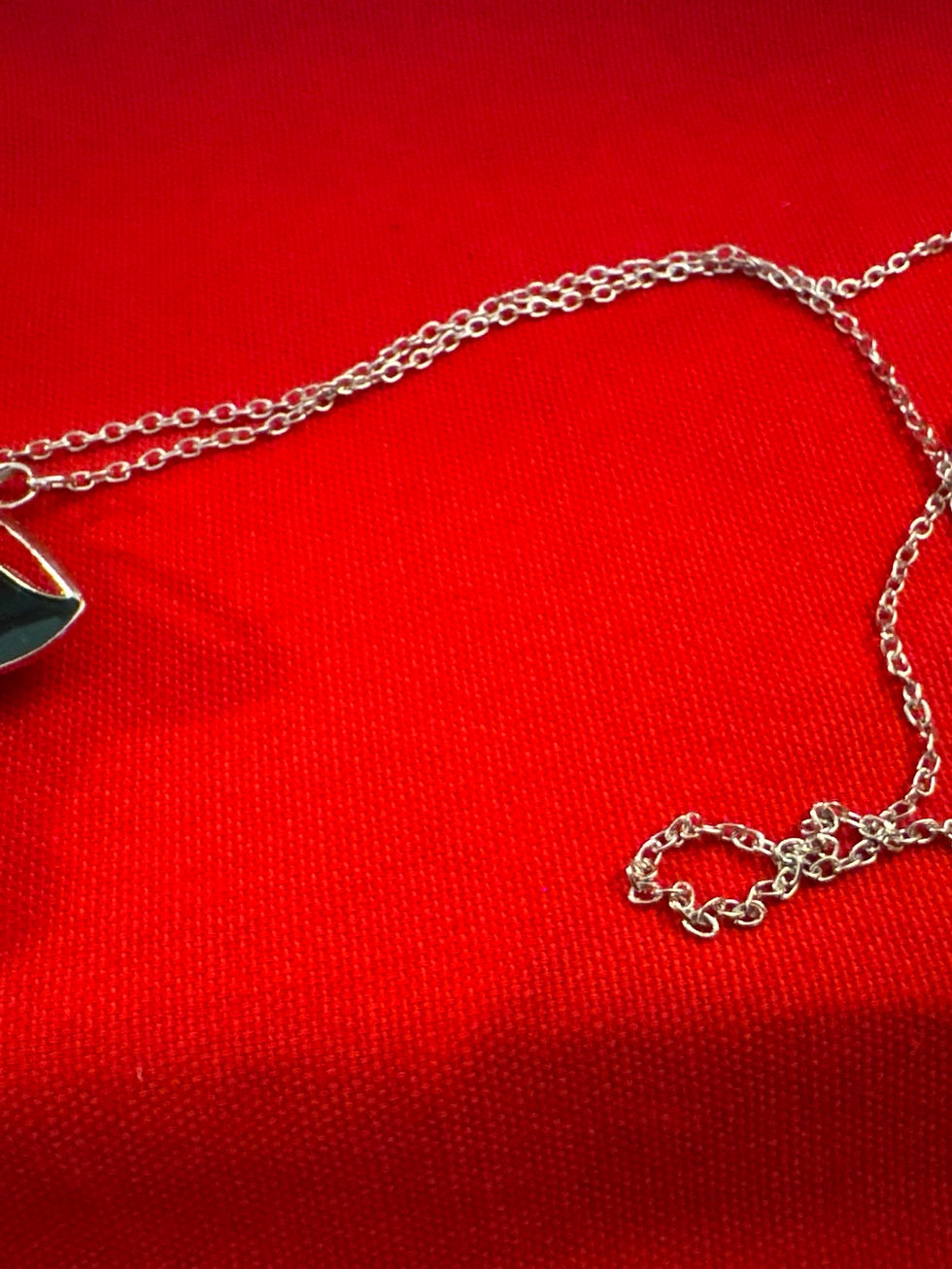 Thumbnail: Fellowship of the ring   The leaves of Lorion  pendant on chain    Brand new 