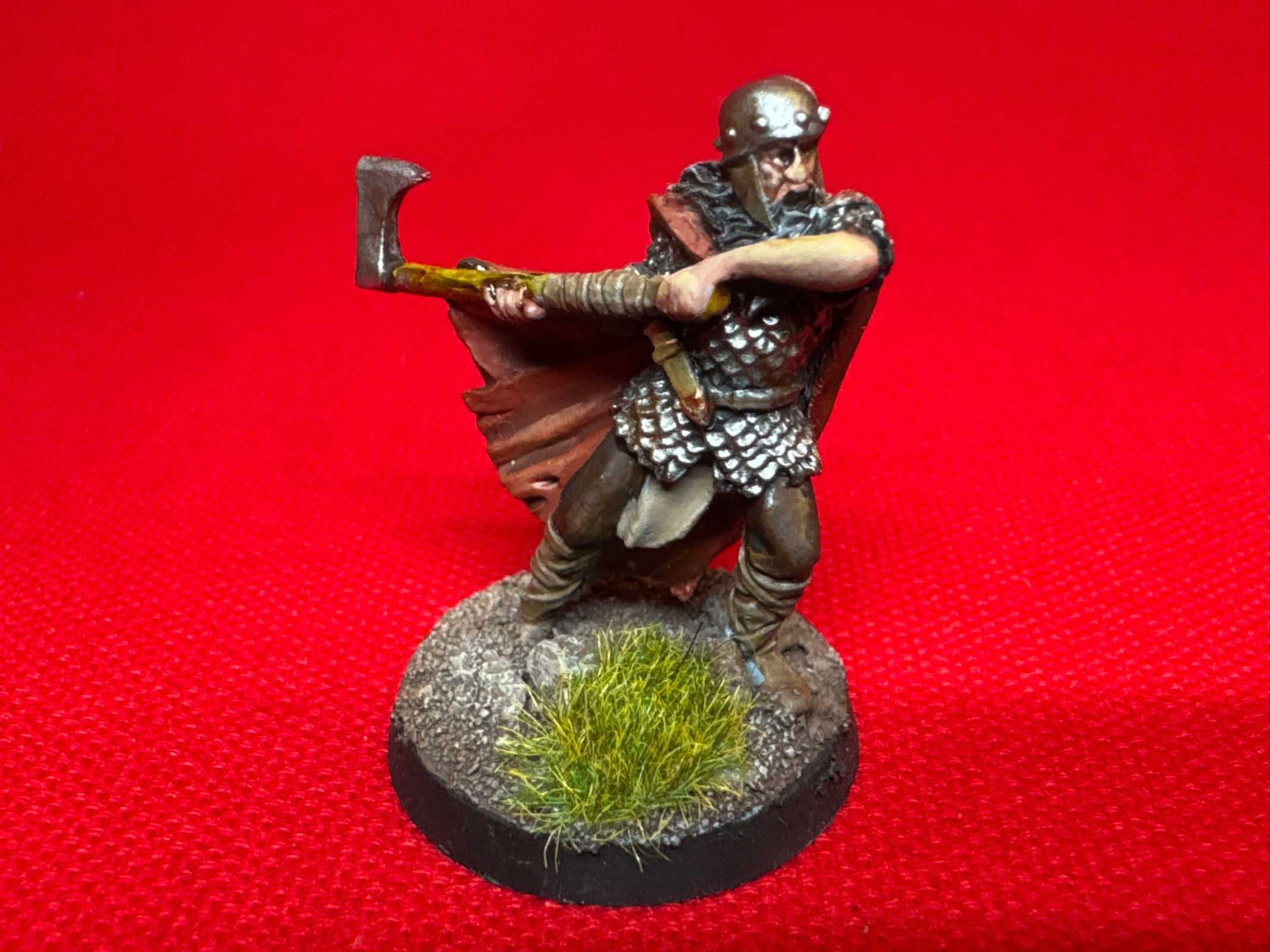 Dunland warrior with double handed axe     Pro painted  (PW14)