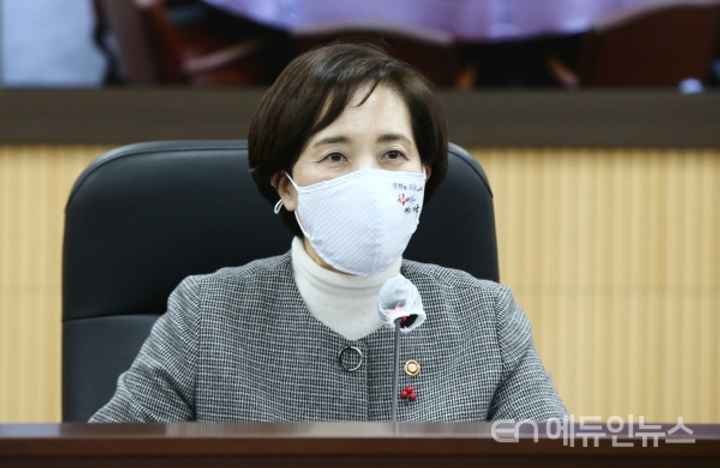 유은혜 "내년 공공 LMS 전면 도입"...혁신학교 "10년 평가해 제대로 알려야" content media