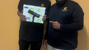 Mwanje Thompson takes a picture with Edwin’Lee Lawrence and his new MV6 USB Gaming Microphone