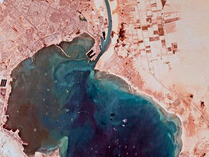 La nave Ever Given incagliata nel Canale di Suez vista dal satellite