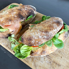 Sandwich med laks eller morzarella.jpg
