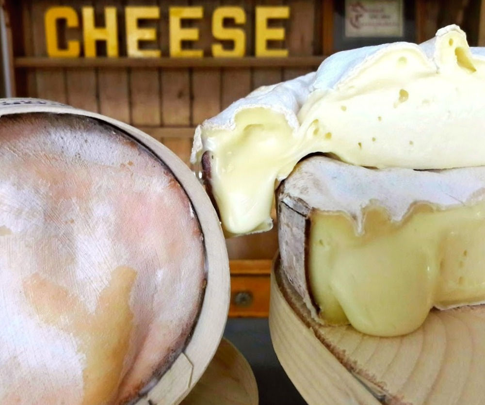 Soft Smelly Cheese Runny Mont d'Or Melting Cheese Wooden Box Text Cheese Raw Milk Unpasteurised Cheese