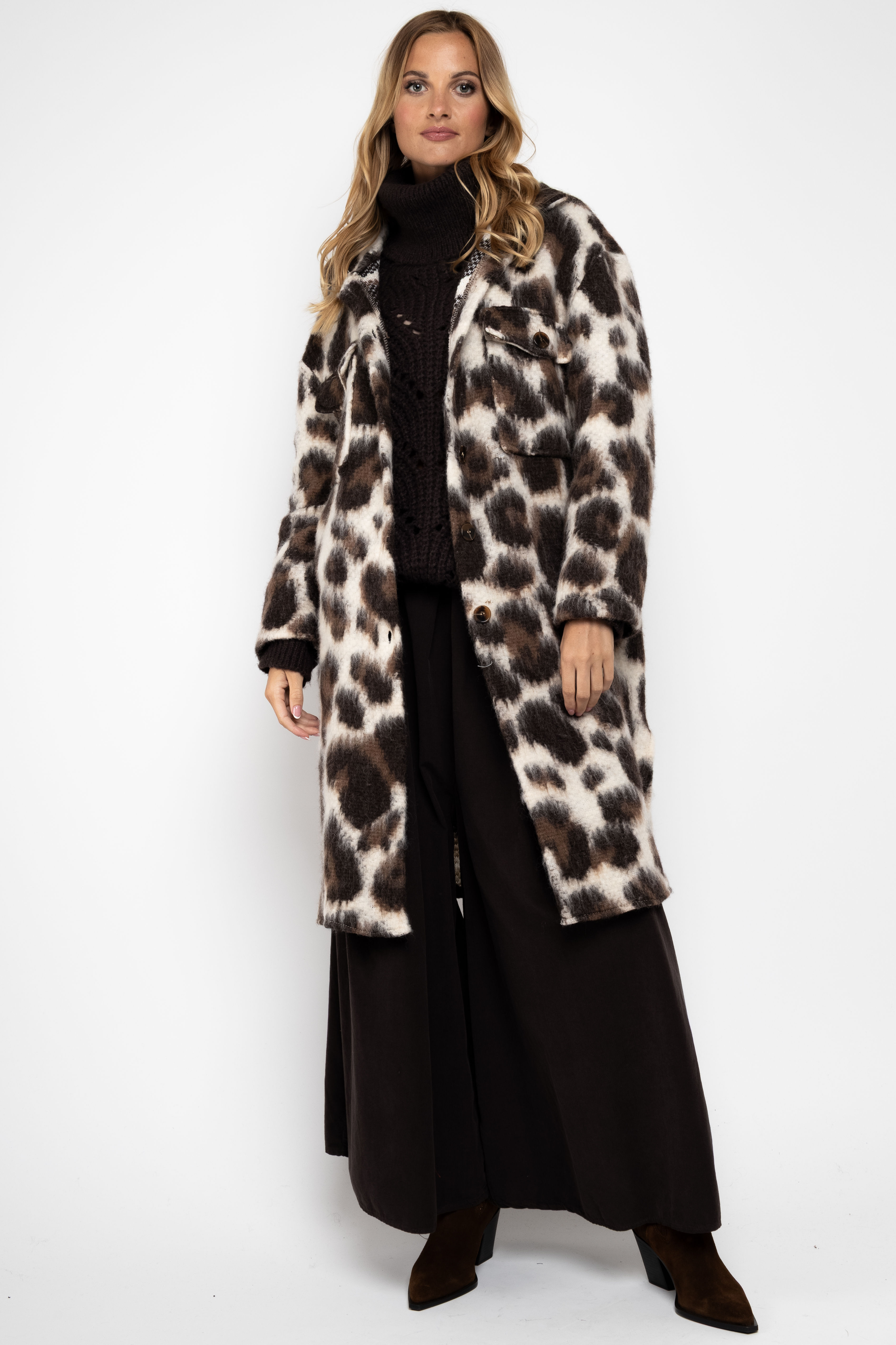 Vlněný kabát se zvířecím vzorem