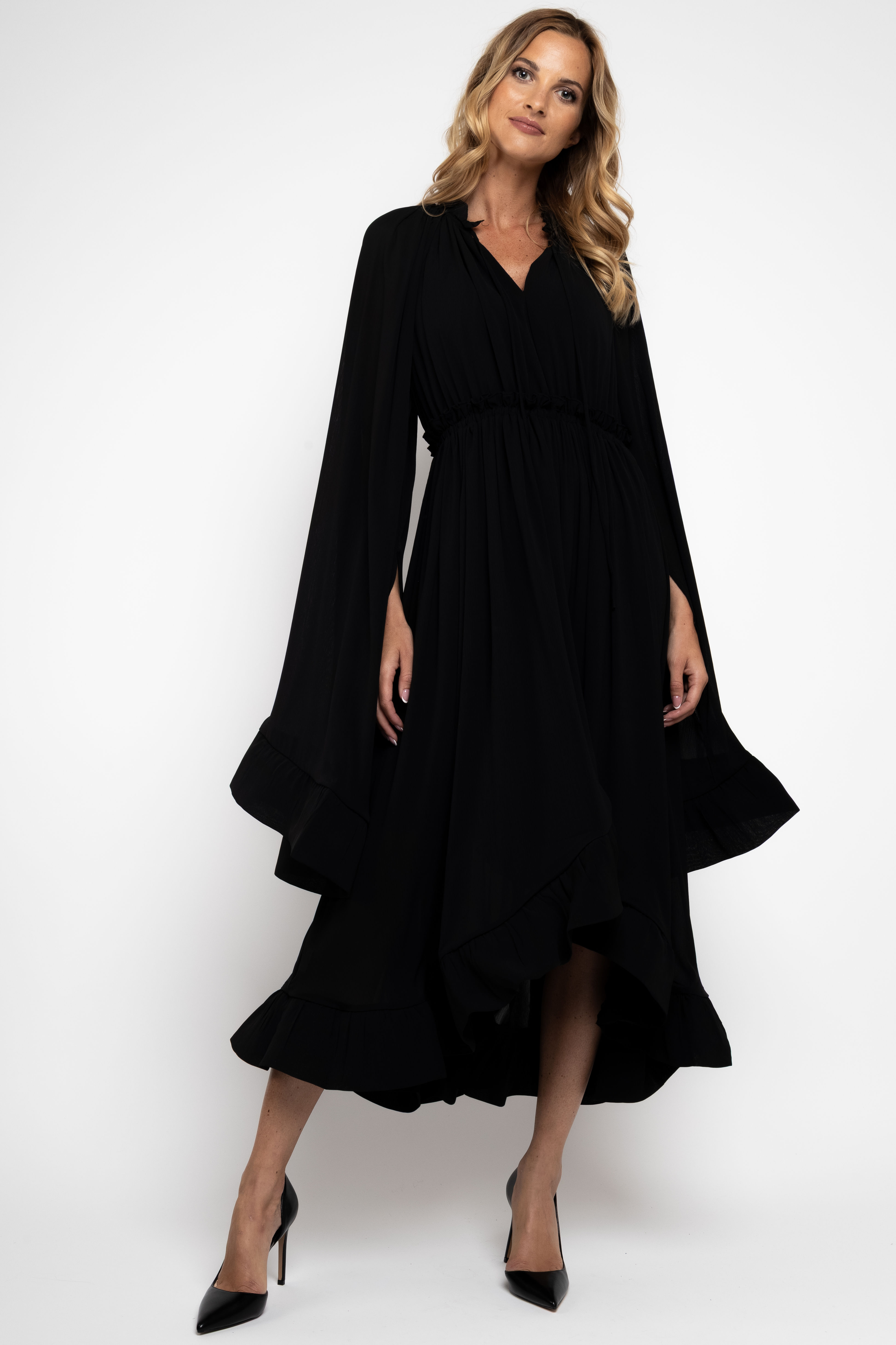 Černé maxi šaty s plášťovými rukávy