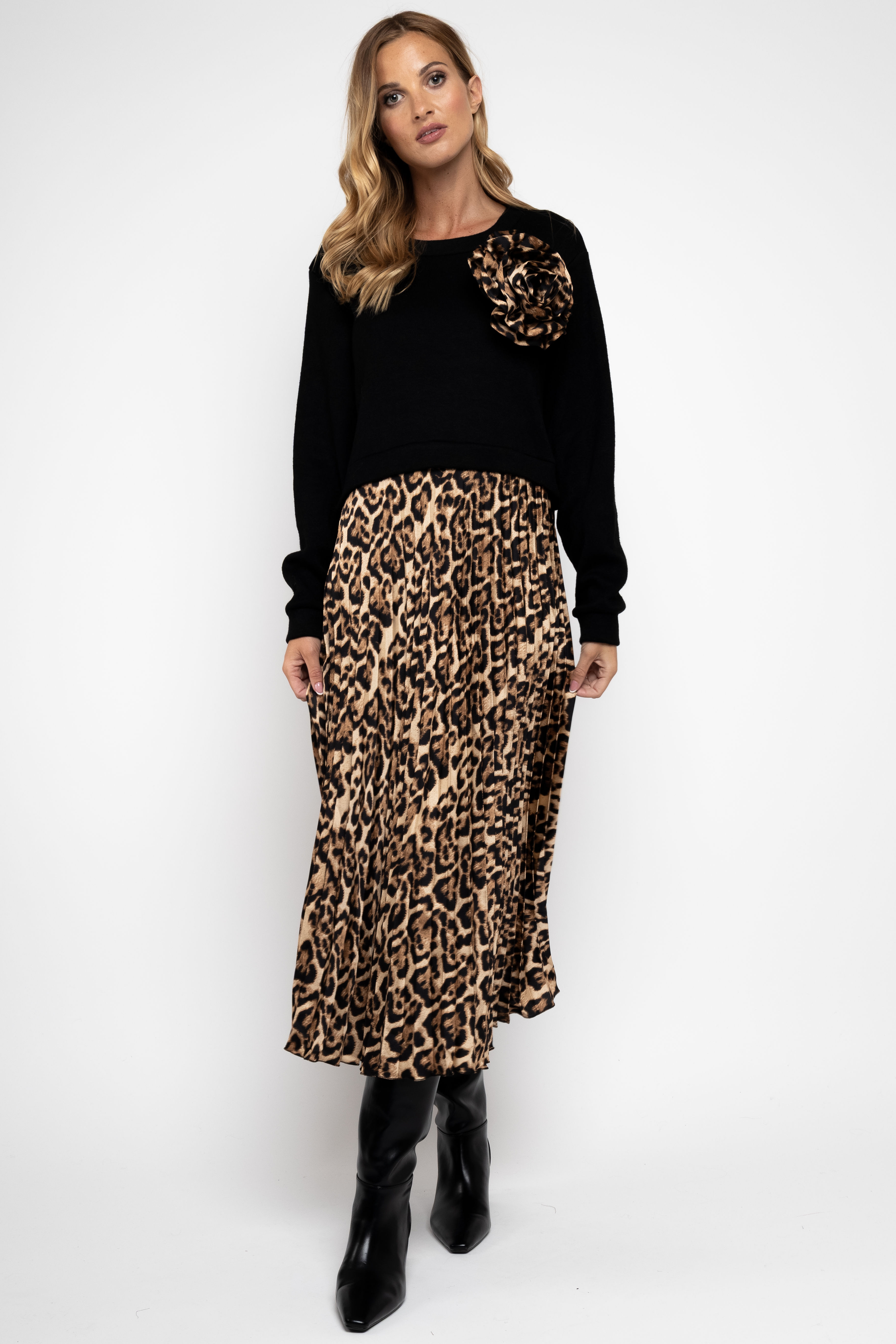 Černé šaty s maxi květinovou aplikací a leopardí sukní