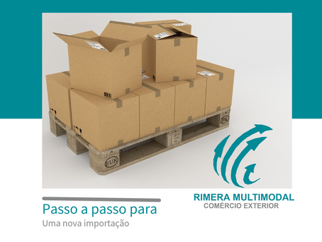 Caixas de papelão empilhadas sobre palete representando logística de importação e o passo a passo para iniciar uma operação internacional com segurança.