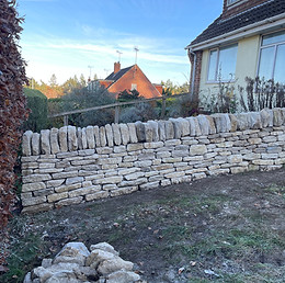 Random coursed dry stone wall