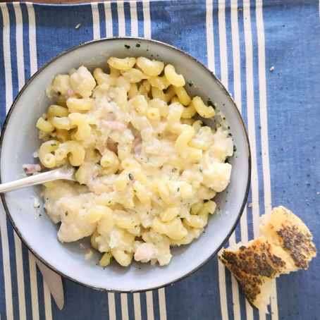 Pâtes au chou-fleur, lardons et chèvre