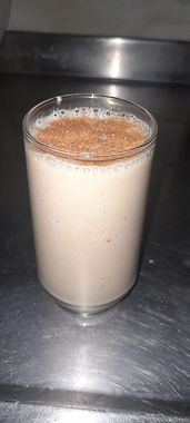 Vitamina de banana e maçã com leite de aveia