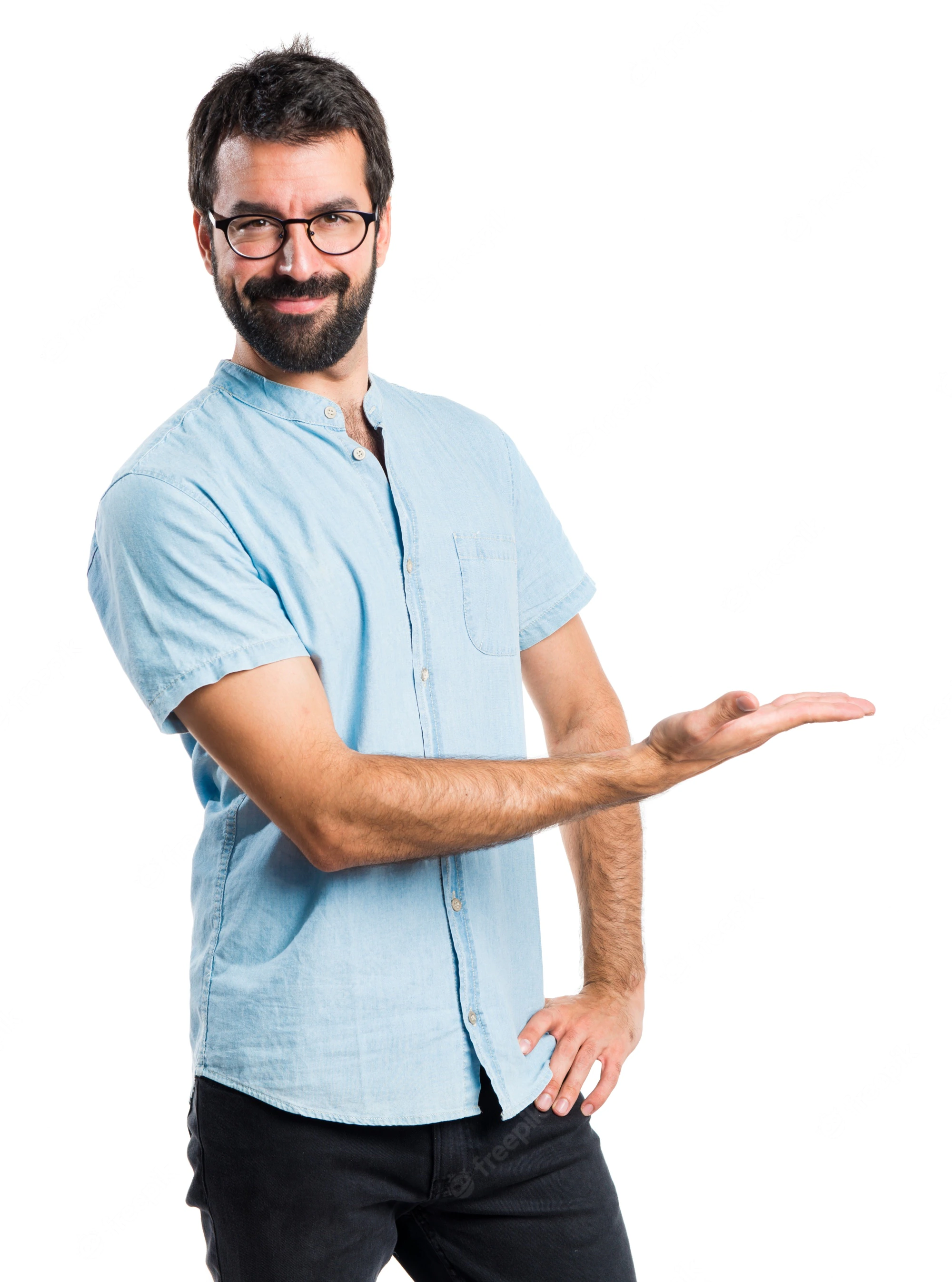 homem-bonito-com-oculos-azuis-apresentando-algo_1368-5199.webp