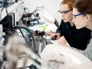 Top College Degrees That Lead to High-Paying AI Careers