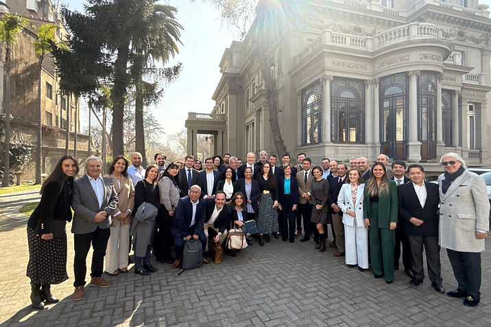 BELGOLUX en conversatorio con Evelyn Matthei