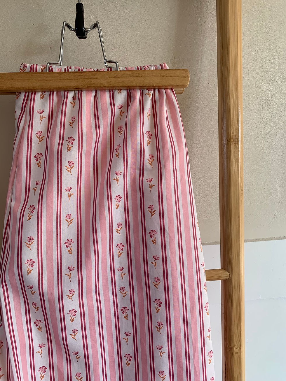 Thumbnail: Pantalon femme à volants 