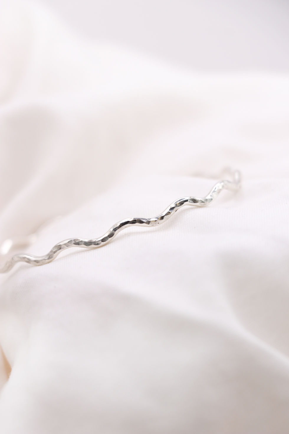 Thumbnail: Wavy Bangle