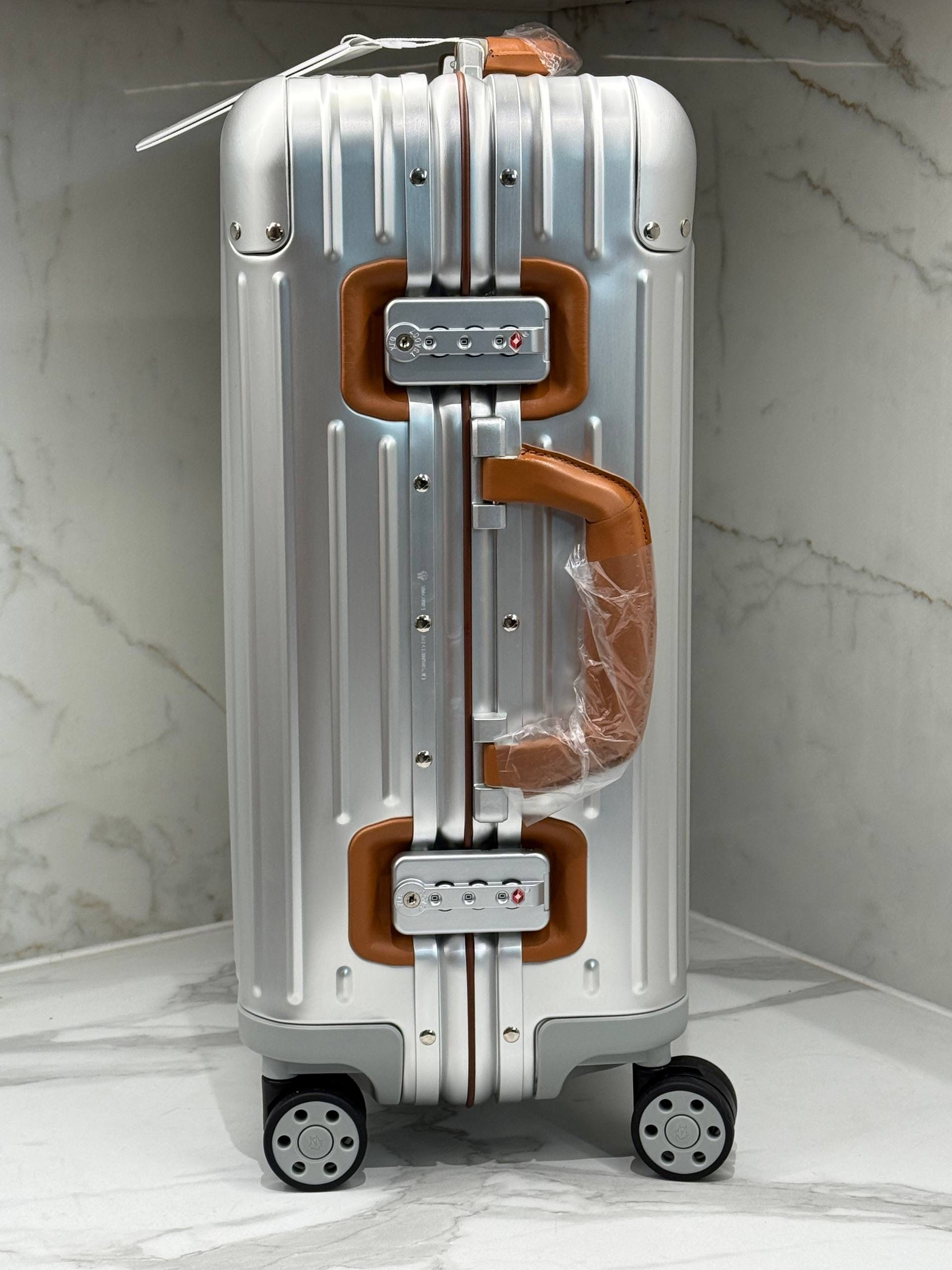 RIMOWA Cabin Twist
