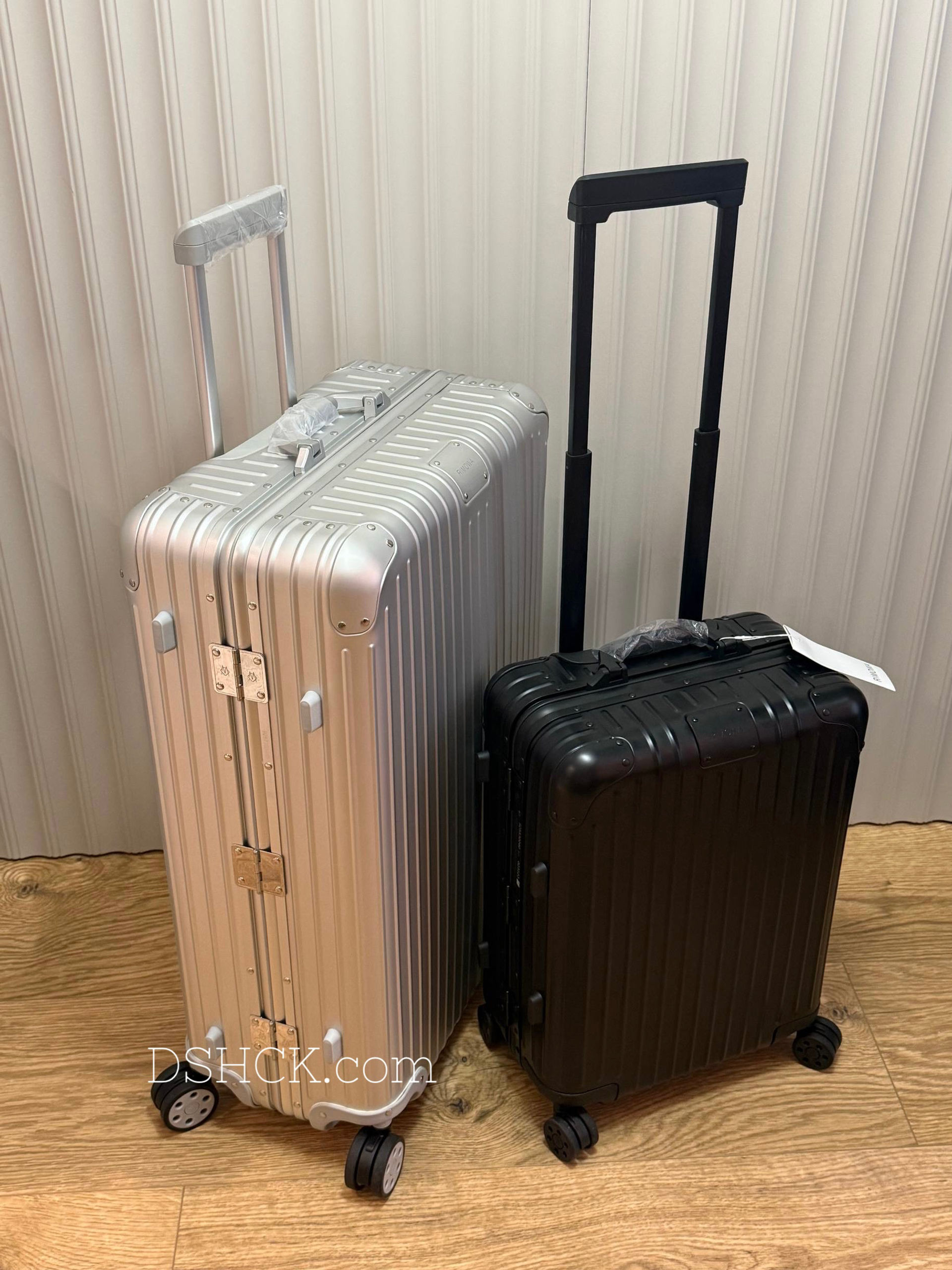 Travel Set: Rimowa Silver Check-In L + Black Cabin