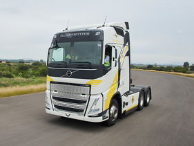 Alianza con la incorporación de 40 unidades Volvo FH