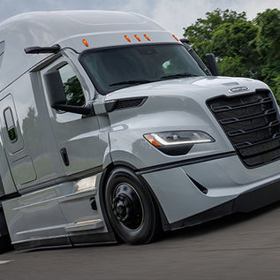 Freightliner impulsa estrategia comercial