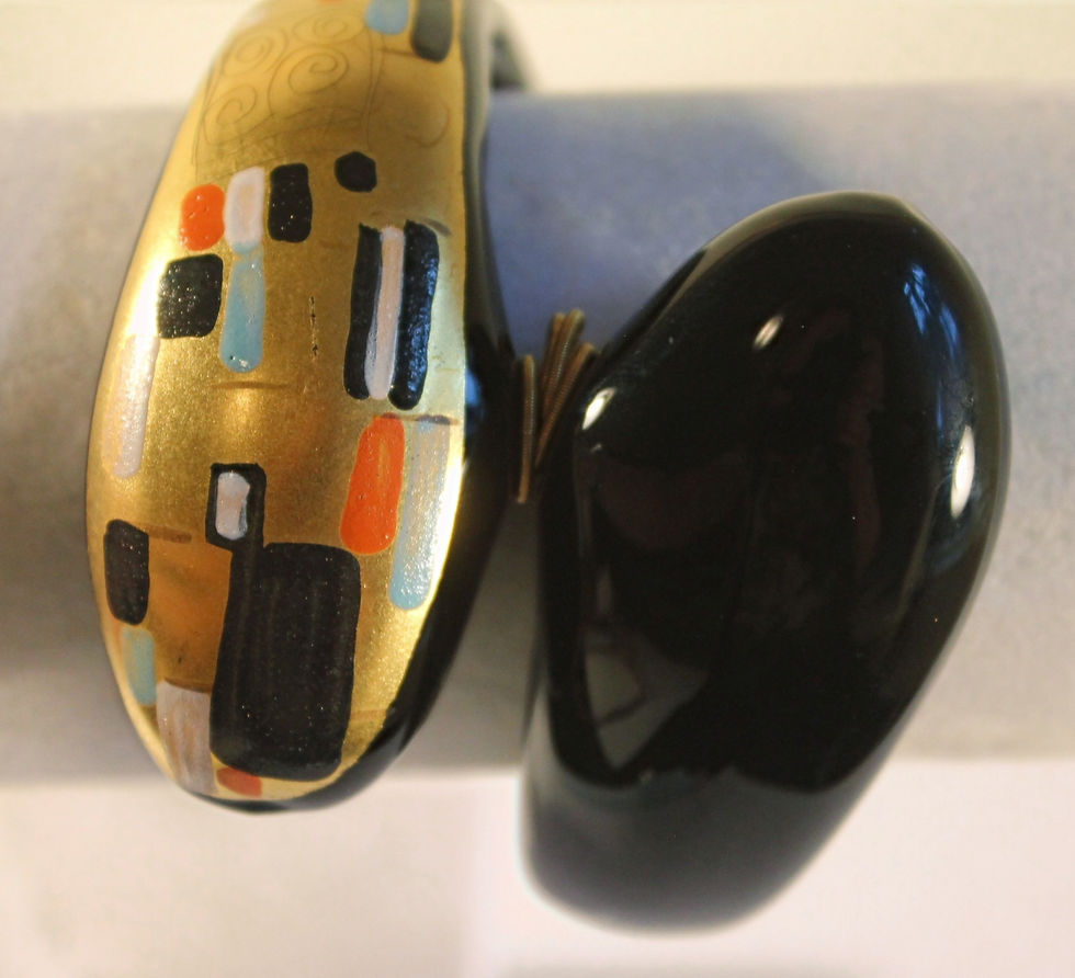 Thumbnail: Art Deco Gold Glass Necklace