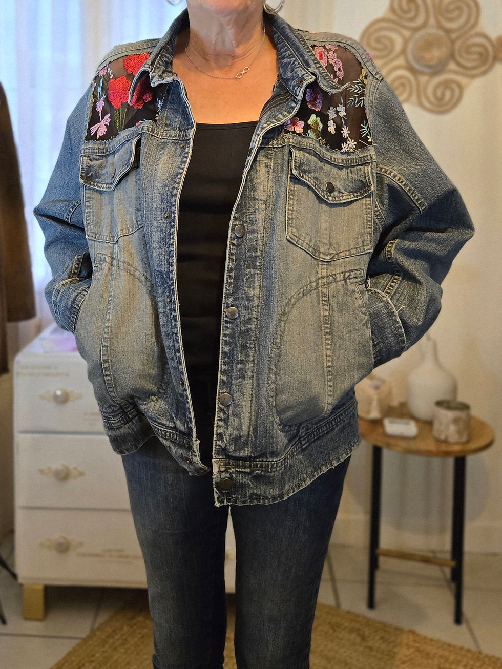 Miniature : Veste en jeans seconde main, tulle brodé fleurs
