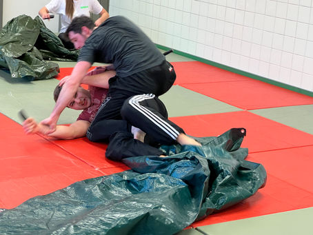 Viel Schweiss und Spaß beim Workshop Grappling & SV