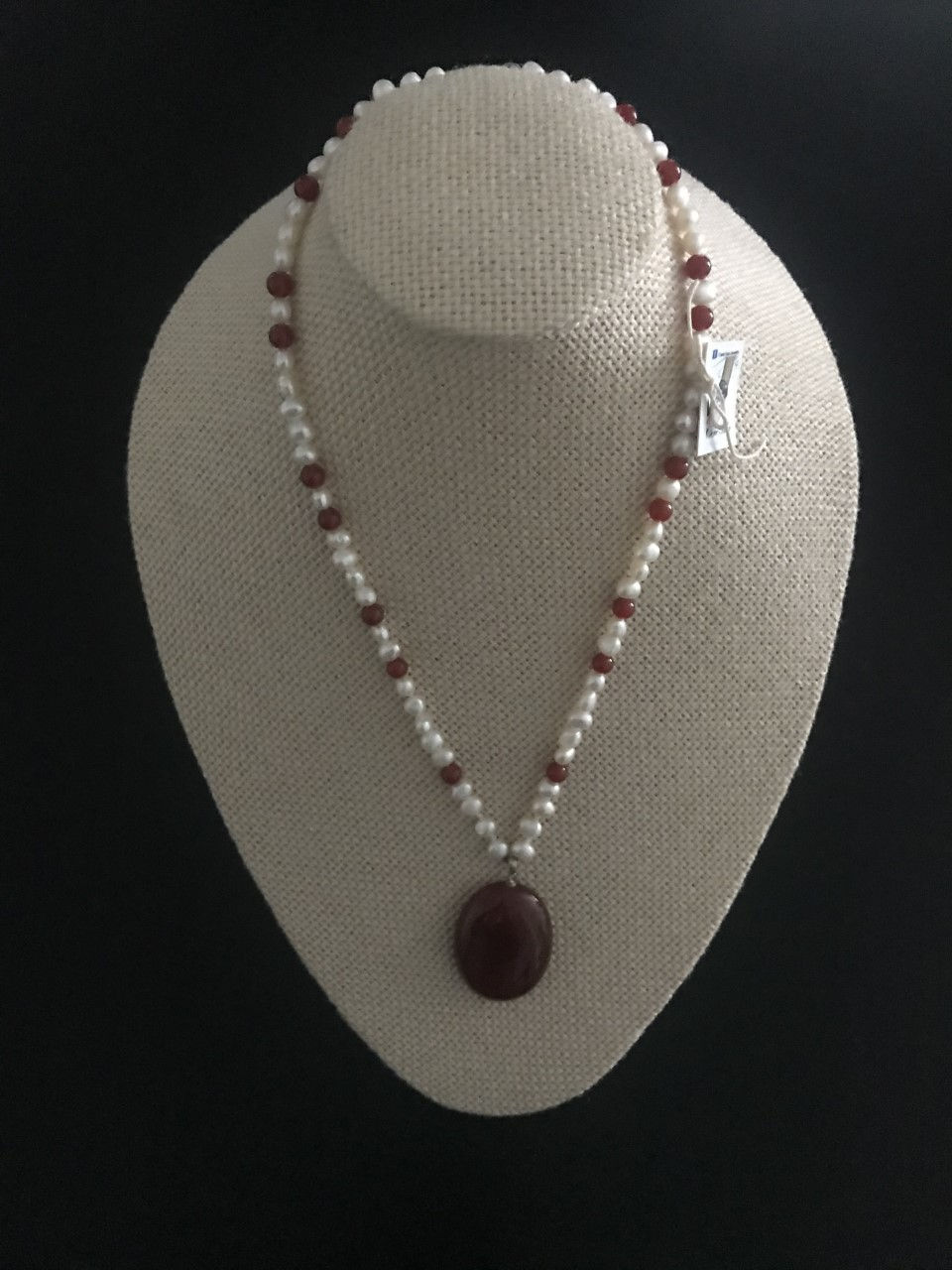 Beautiful necklace with Pearls and Carnelian with a Carnelian stone pendant