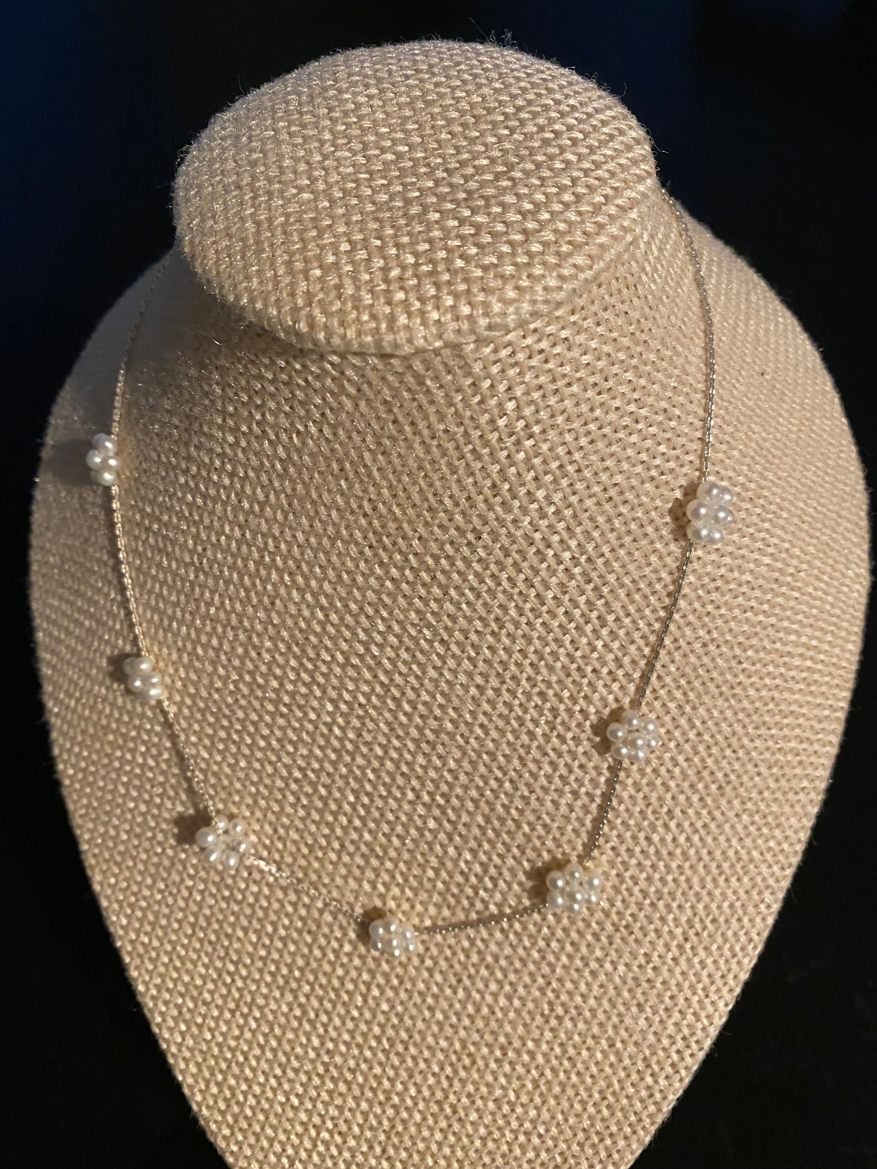 Silver 9.25 Petit Necklace with small flowers in Pearls.
