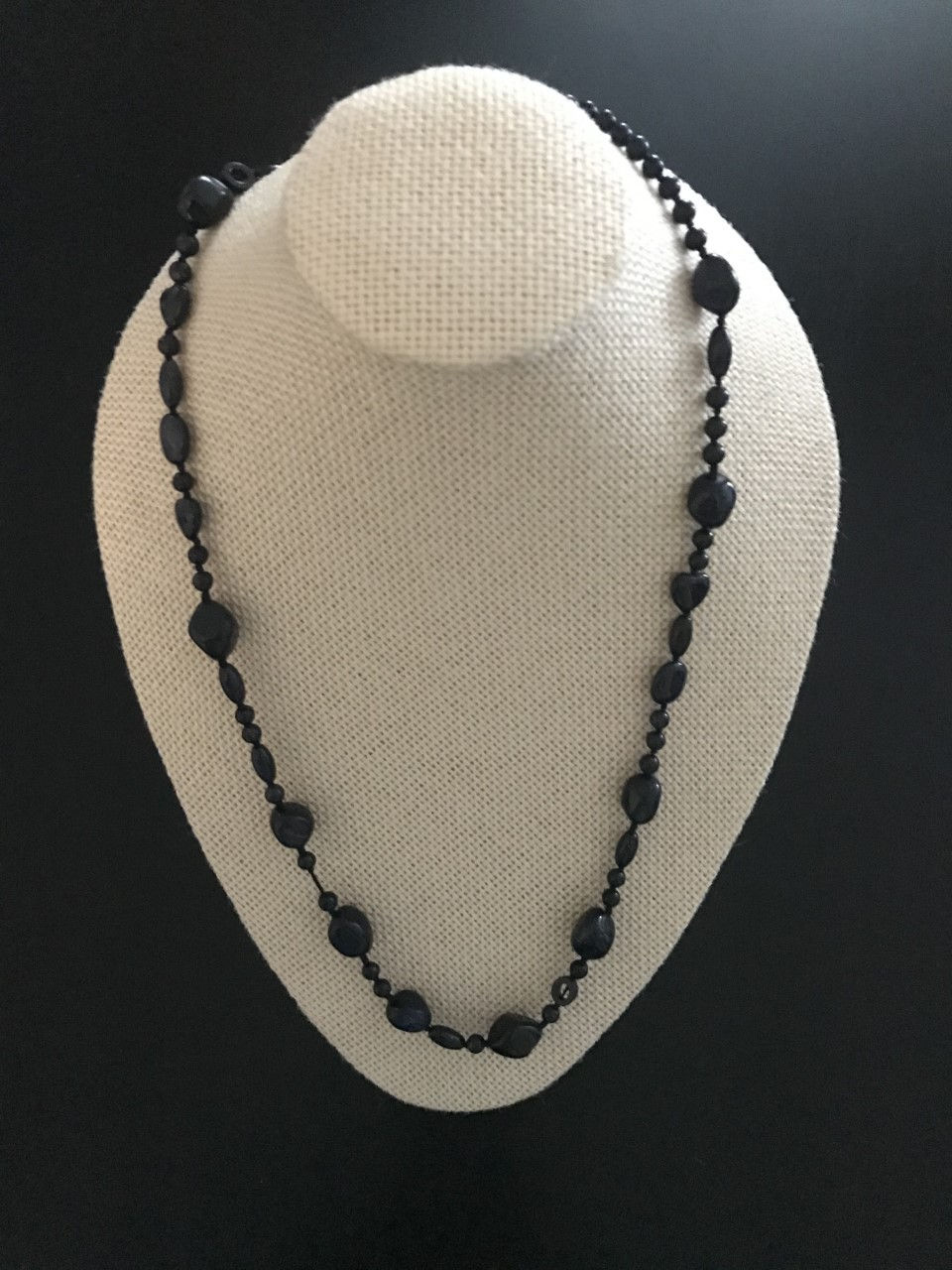 Elegant Necklace with Black Golden stones