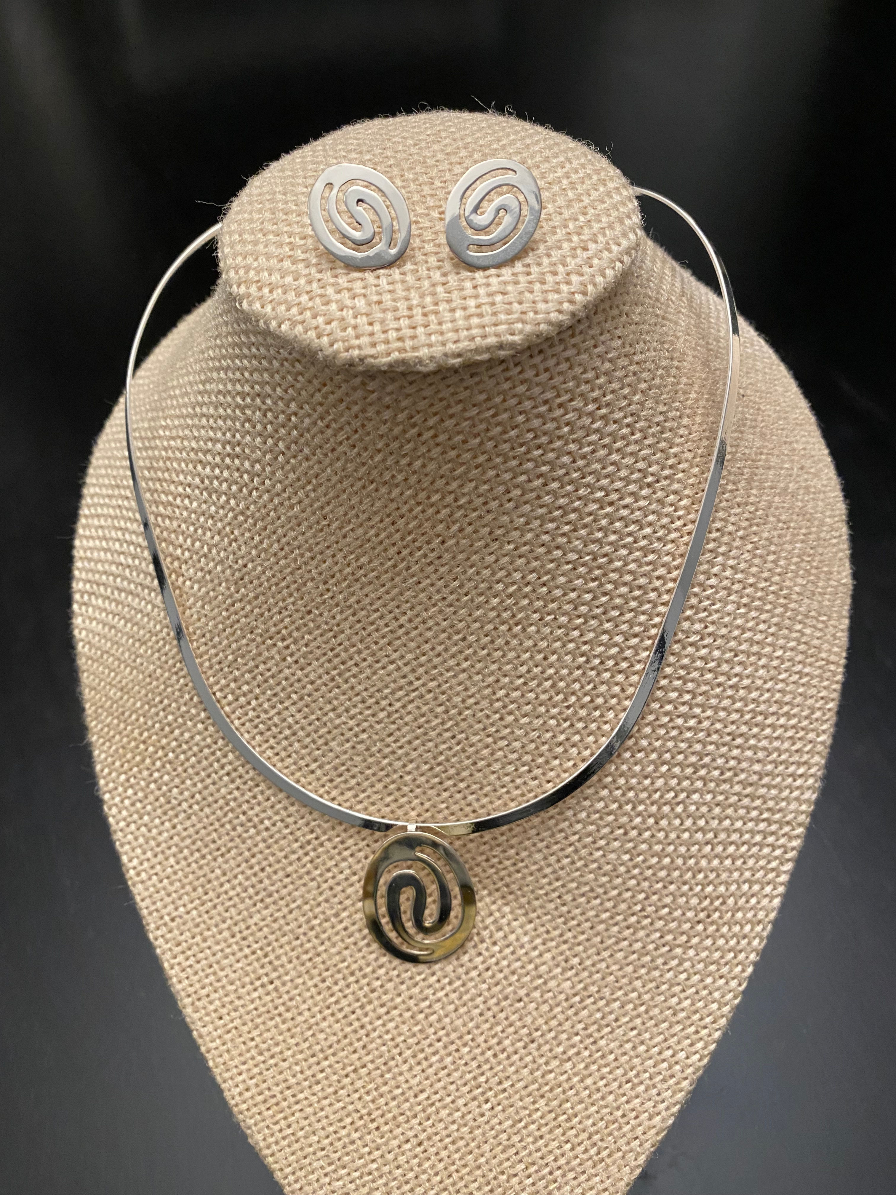 Silver-Plated Choker Set with Silver 9.25 Pendant.