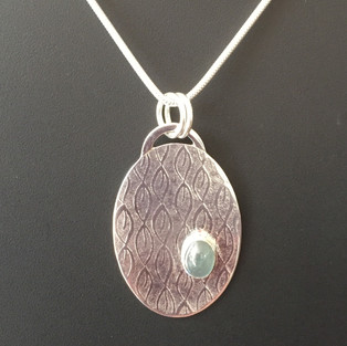 Green sapphire pendant