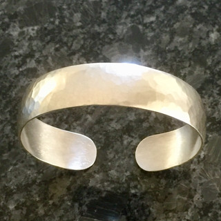Hammered cuff Victoria Noyes