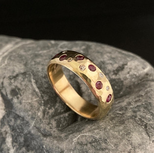 VN Gold, ruby and diamond ring