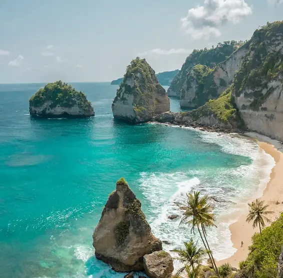 Nusa-Penida-Klungkung-Regency-Bali-Indonesien-1366x911.webp