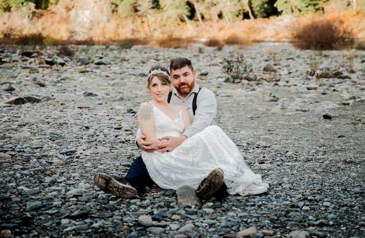 Couple celebrates their anniversary by the river by embracing for photos
