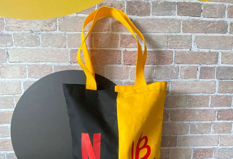 Sacola Bauducco e Netflix