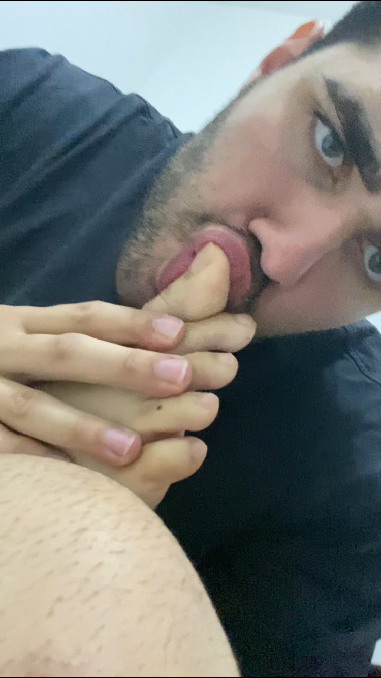 Thumbnail: Pedro licks his size 14 US toes