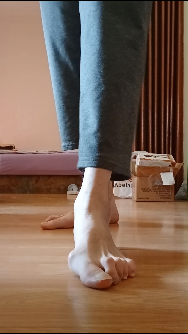 Thumbnail: Mikey shows his size 17 US feet