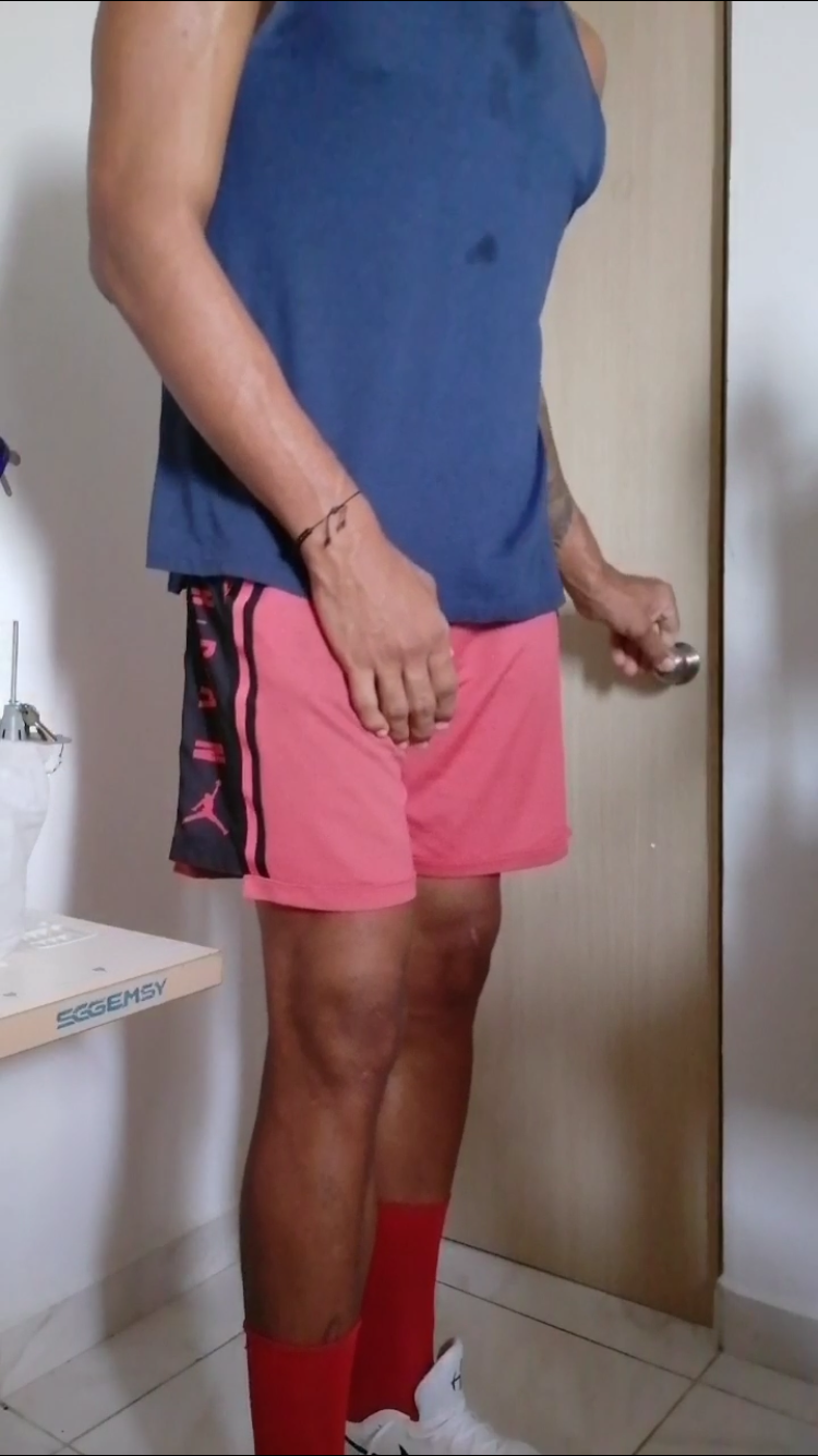 Thumbnail: 7ft4 Javier compares his size 19 US feet to objects