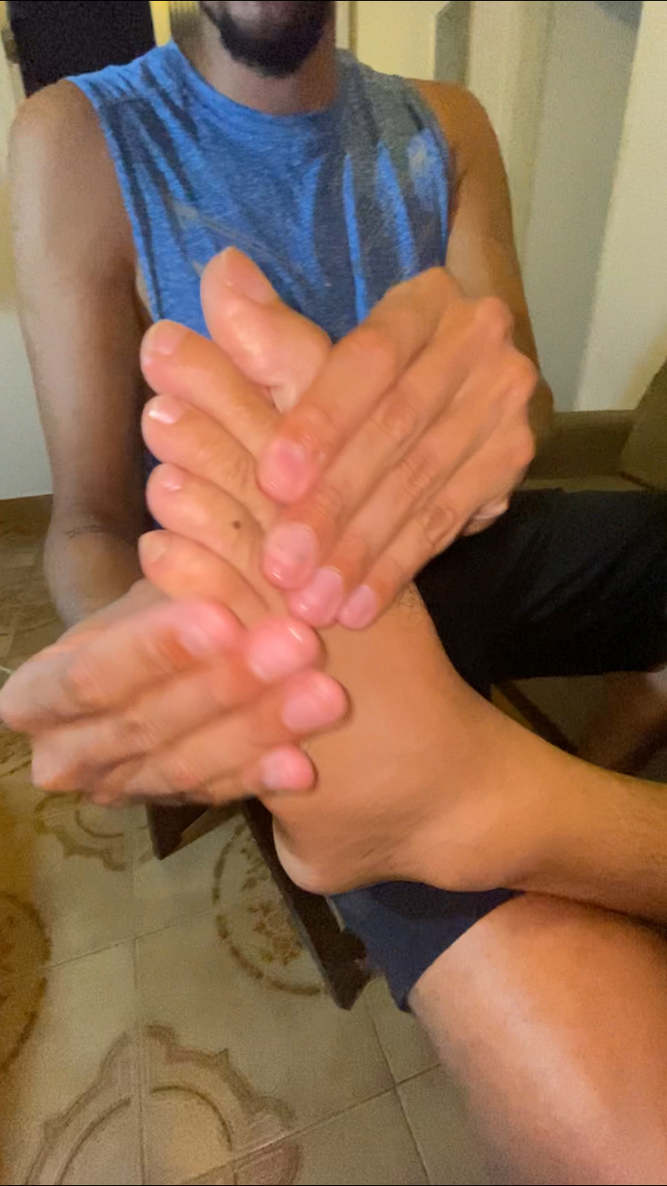 Thumbnail: Pedro’s size 14 feet gets massaged by Arthur 