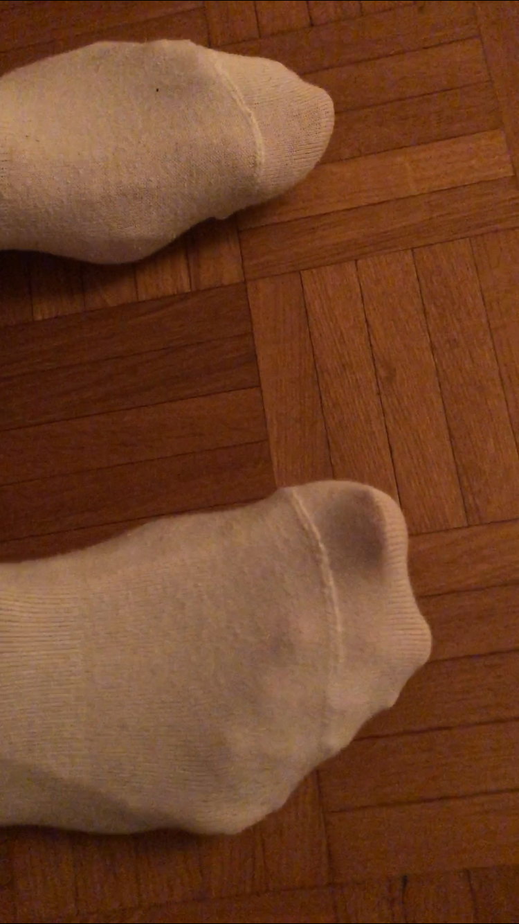 Thumbnail: Chemist45 reveals his long, hot size 18s