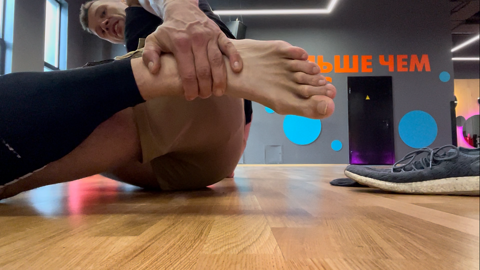 Thumbnail: Viktor’s very sweaty size 16 US feet after gym