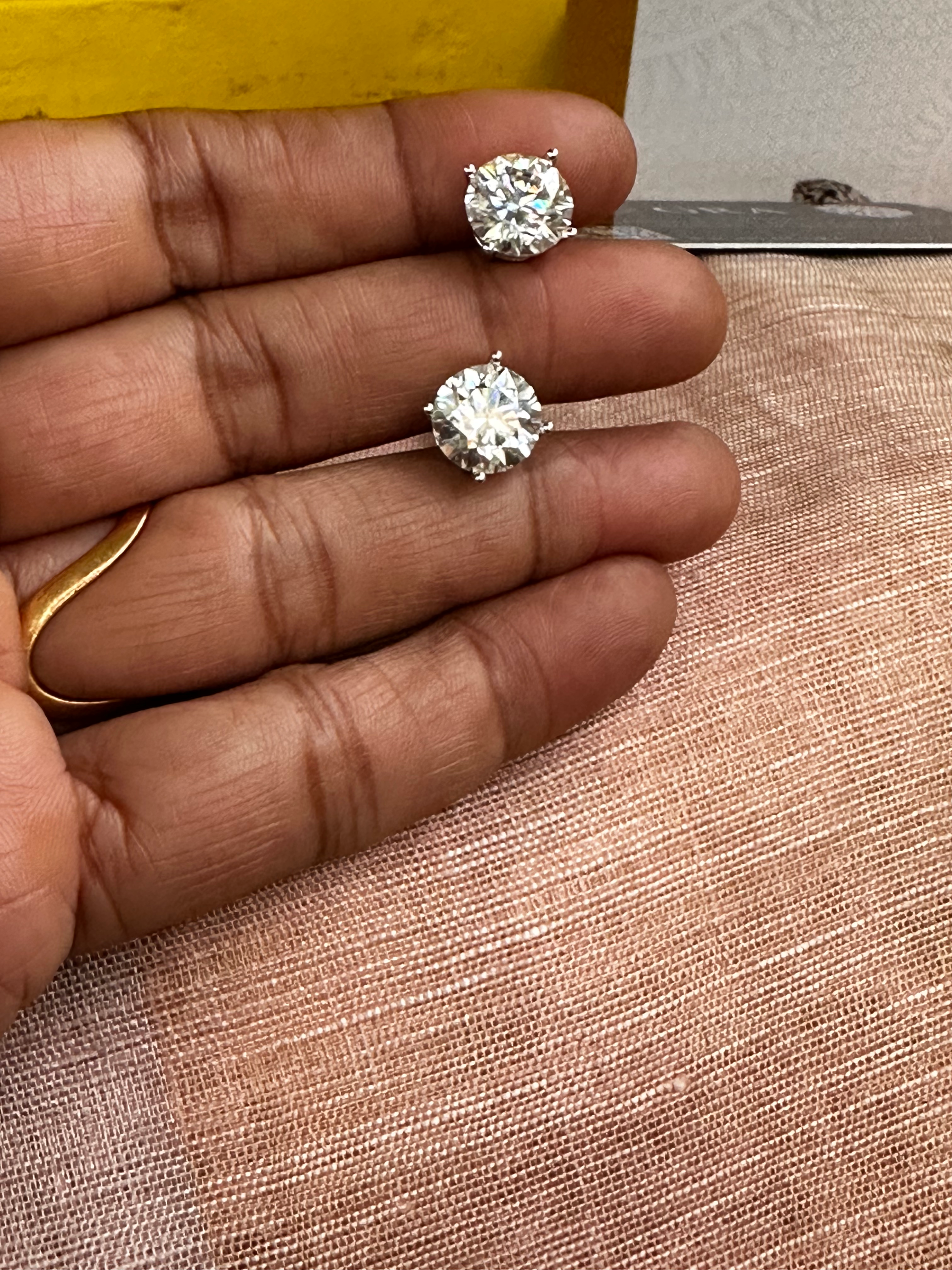 Moissanite Solitaire 3 carat - 9.0 mm