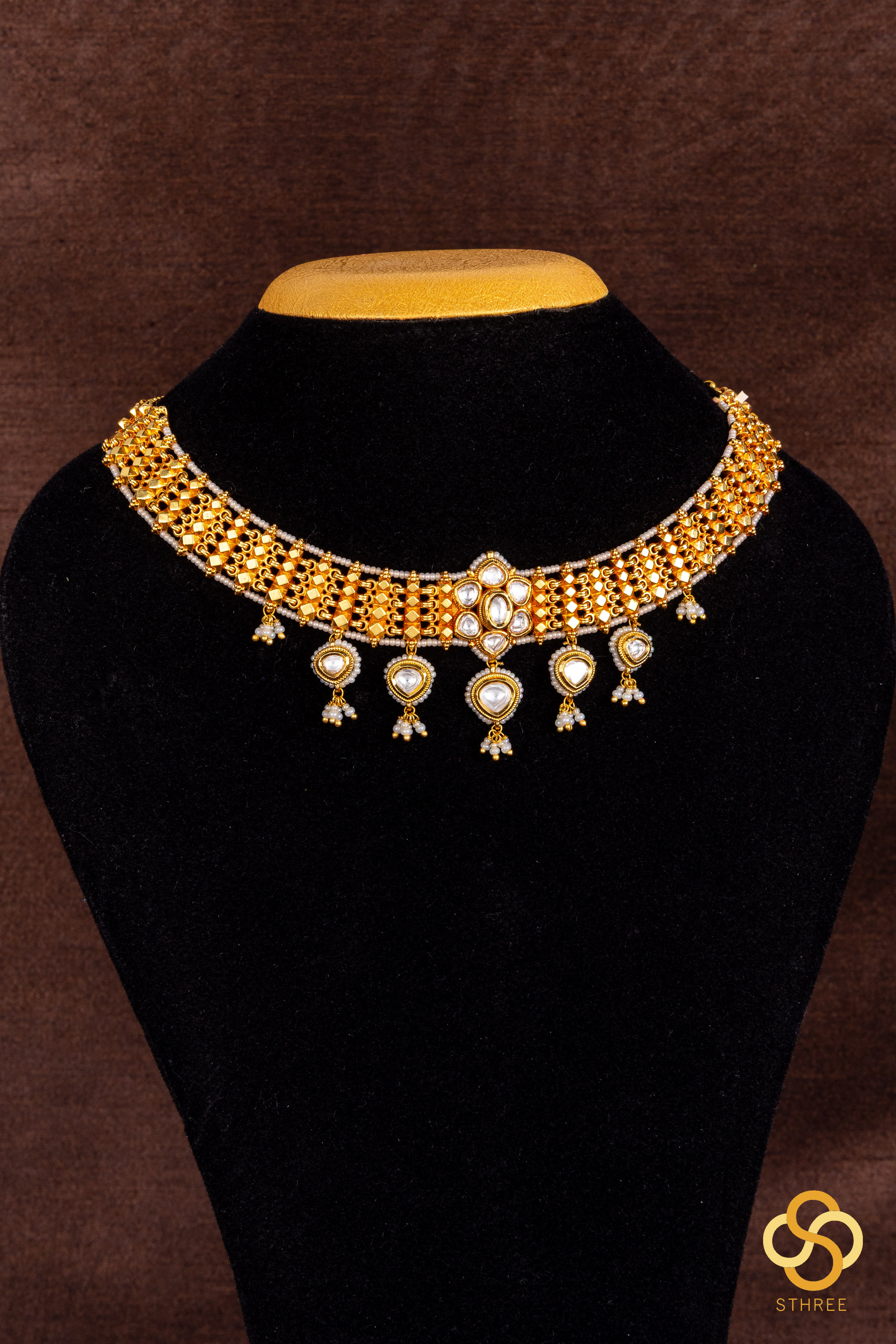 Rajwadi choker with white kundan