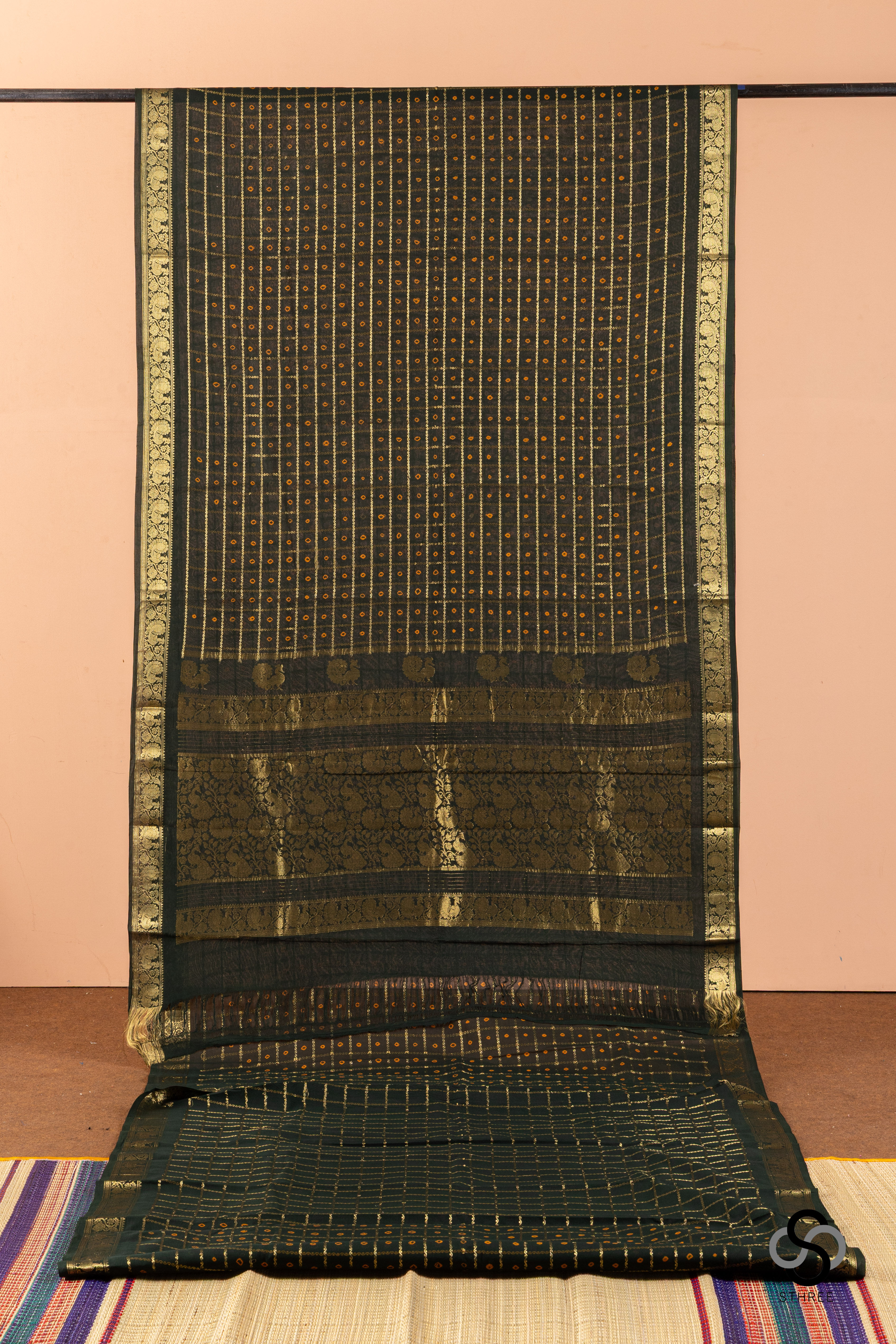 Madurai sungudi Gharchola kattam - Bottle green  - Mayil border